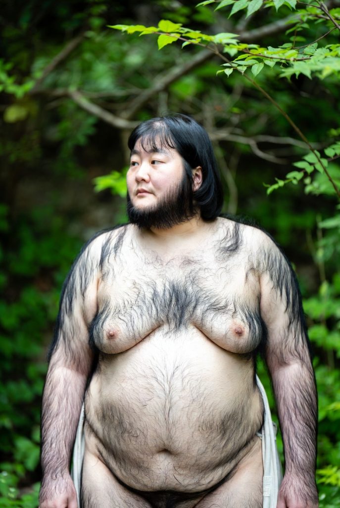 SUPER ABNORMAL-露出狂の毛むくじゃらのゴリラ女